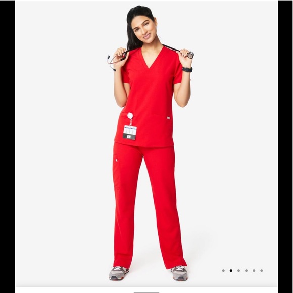 NWT FIGS Casma Three Pocket Scrub Top in Red - Picture 2 of 7